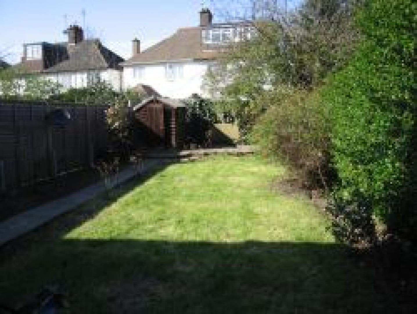 			2 Bedroom, 1 bath, 1 reception Flat			 Highcroft Gardens, GOLDERS GREEN NW11